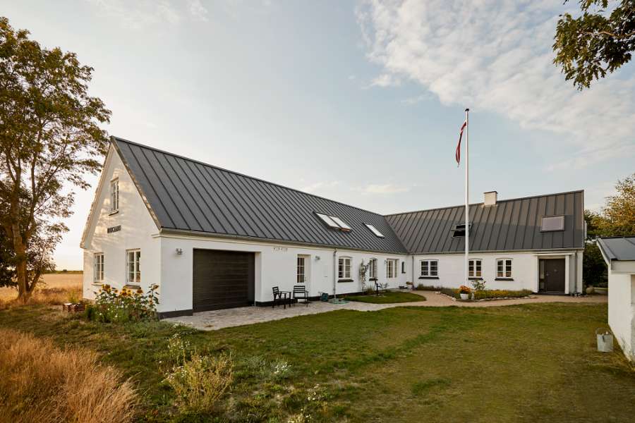 Steel profiles on “Morten Korch style” property, Ydeøvej 26, 4900 Nakskov